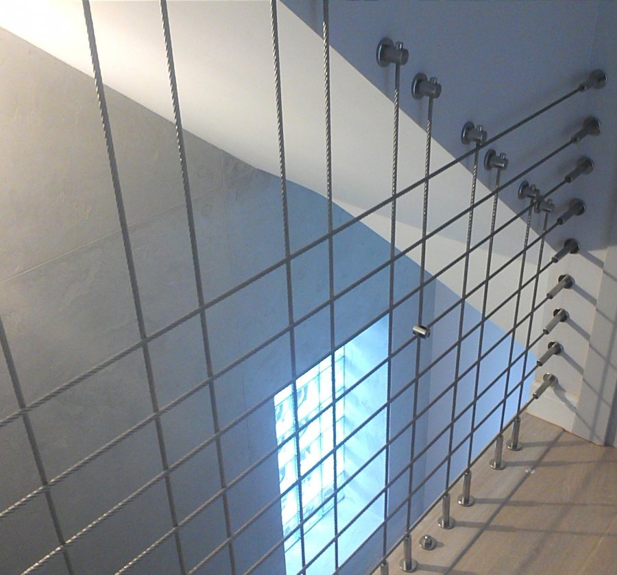 Balustrada z lin pionowych i poziomych